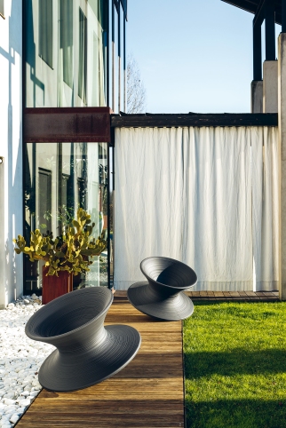 Magis Chair One Stackable Chair Red Aluminium | Design Is This